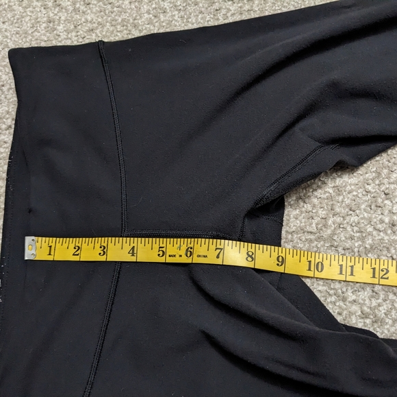 Lululemon Wunder Under mid-rise crops black luon sz 8 - Picture 9 of 10